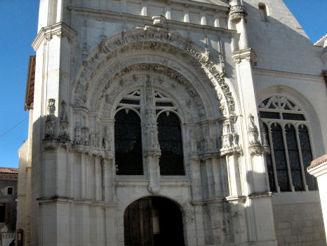 Loudun, coeur église romane Sainte Croix