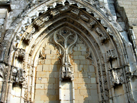 Loudun, coeur église romane Sainte Croix